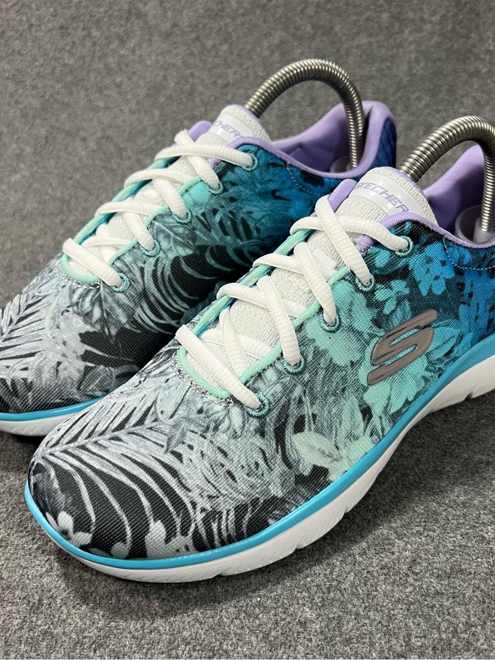 Skechers Summit Tropical Floral Women’s Size 8 Memory Foam Comfort Sneaker